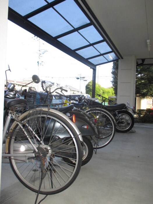 物件外観写真4　(駐輪場)