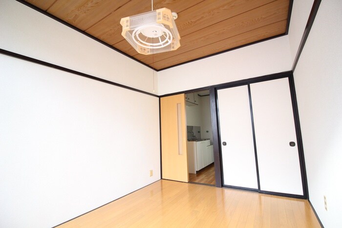 物件内観写真8　(居室)