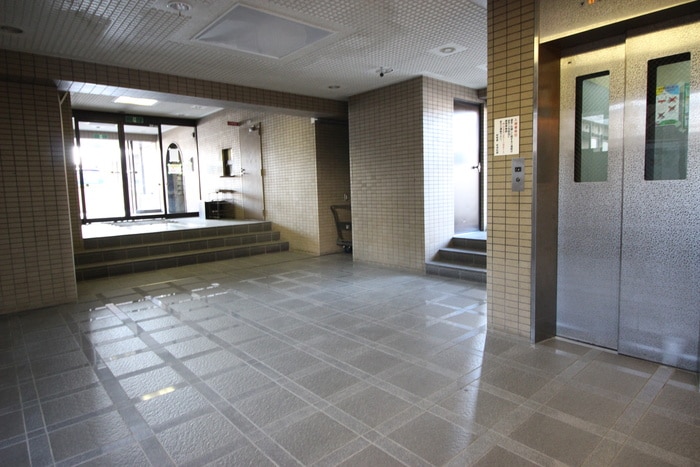 物件外観写真5　(エントランス部分)