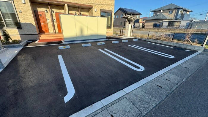 物件外観写真4　(駐車場)