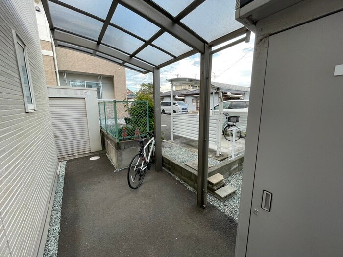 物件外観写真4　(駐輪場)
