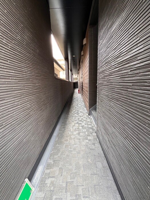 物件外観写真4　(エントランス部分)