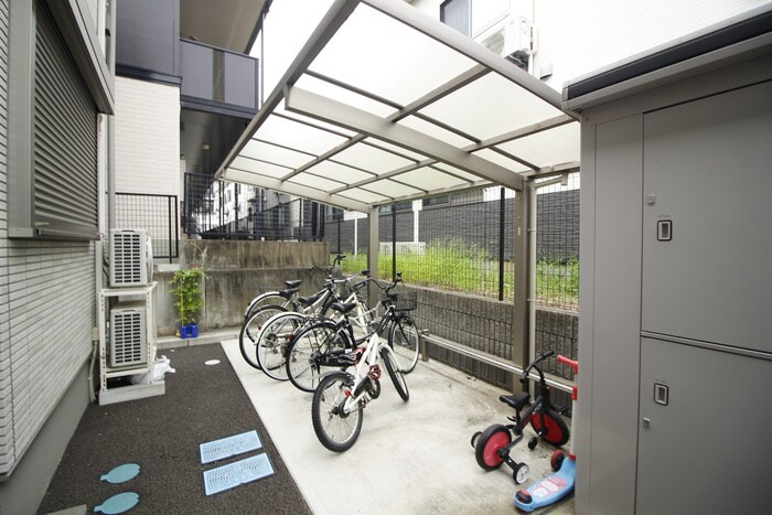 物件外観写真5　(駐輪場)