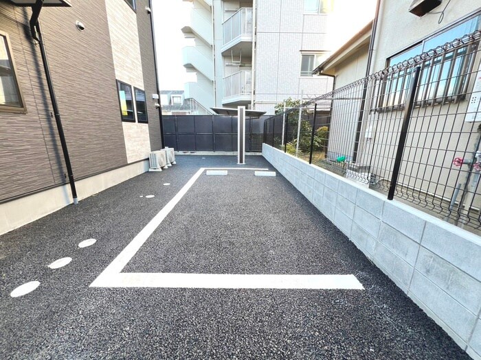 物件外観写真6　(駐車場)
