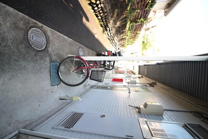 物件外観写真4　(駐輪場)