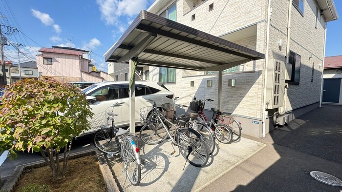 物件外観写真5　(駐輪場)