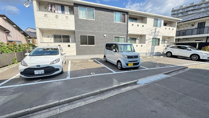 物件外観写真6　(駐車場)