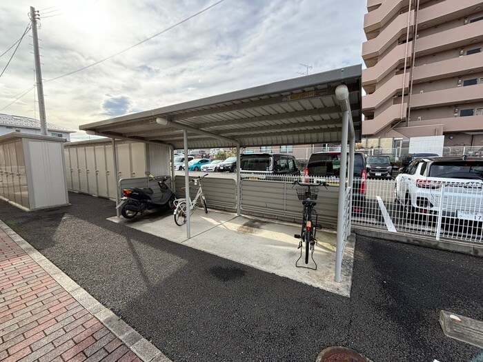 物件外観写真4　(駐輪場)
