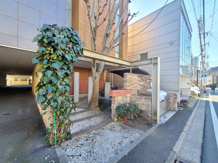 物件外観写真3　(エントランス部分)