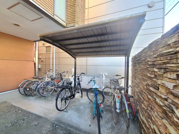 物件外観写真4　(駐輪場)