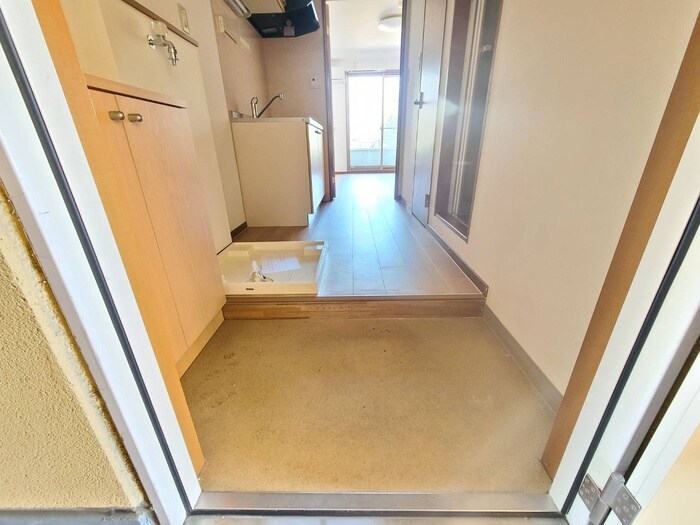 物件内観写真16　(玄関)