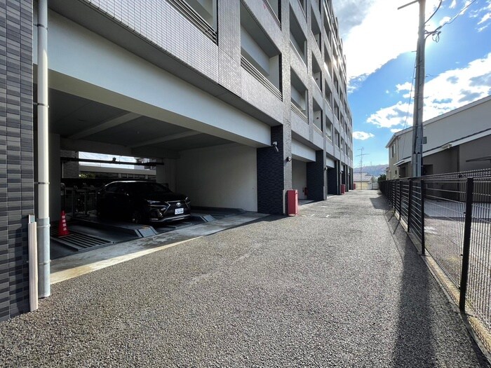 物件外観写真2　(駐車場)