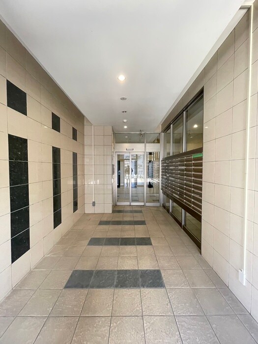 物件外観写真4　(エントランス部分)