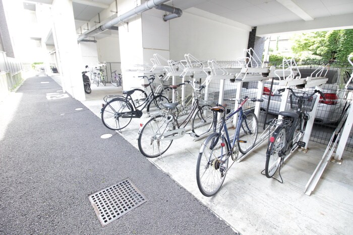 物件外観写真6　(駐輪場)