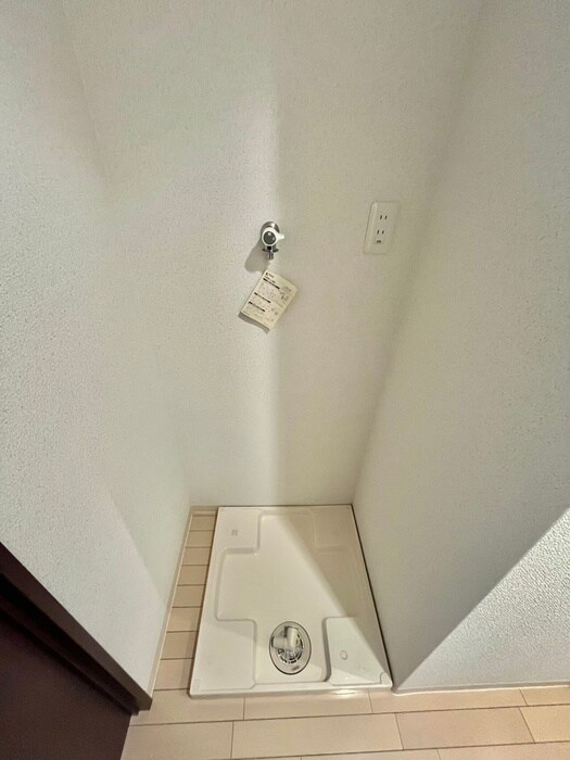 物件内観写真16　(洗濯機置場)