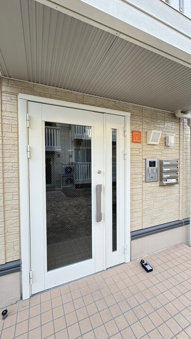 物件外観写真3　(エントランス部分)