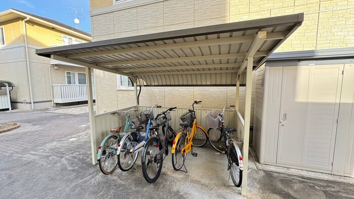 物件外観写真5　(駐輪場)