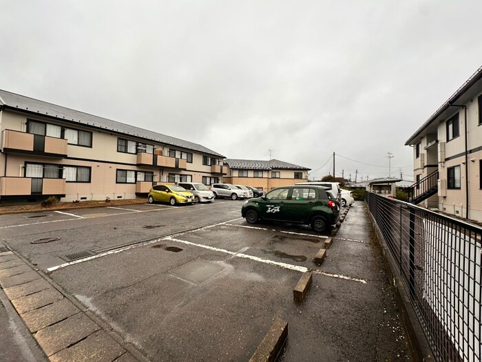 物件外観写真2　(駐車場)