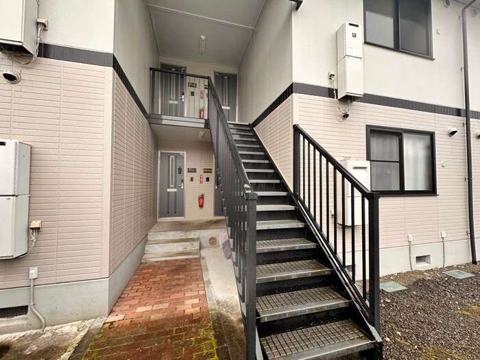 物件外観写真3　(エントランス部分)