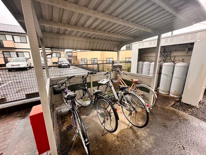 物件外観写真4　(駐輪場)
