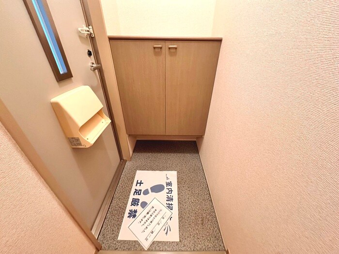 物件内観写真18　(玄関)