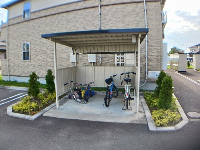 物件外観写真3　(駐輪場)