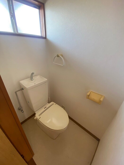物件内観写真8　(トイレ)