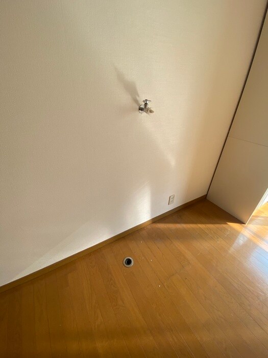 物件内観写真10　(洗濯機置場)