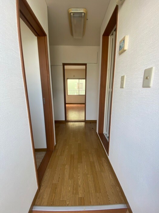 物件内観写真11　(廊下)