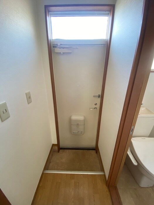 物件内観写真13　(玄関)