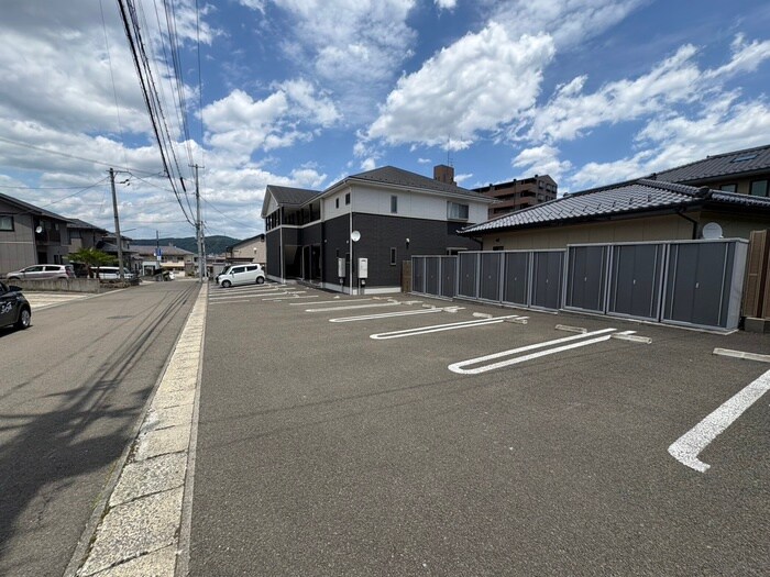 物件外観写真4　(駐車場)