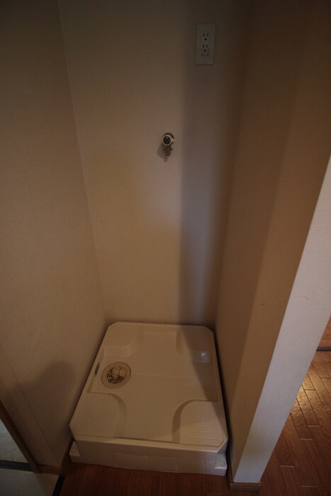 物件内観写真15　(洗濯機置場)