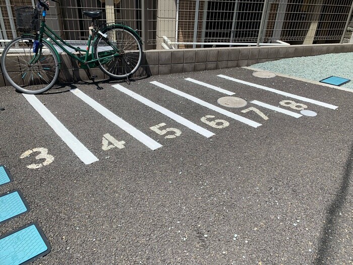 物件外観写真4　(駐輪場)