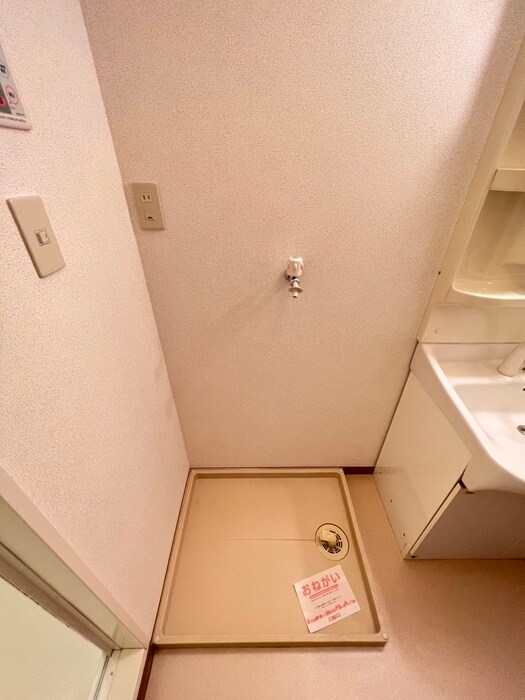 物件内観写真16　(洗濯機置場)