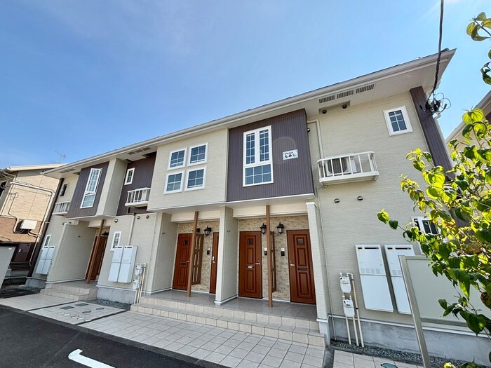 物件外観写真1　(エントランス部分)