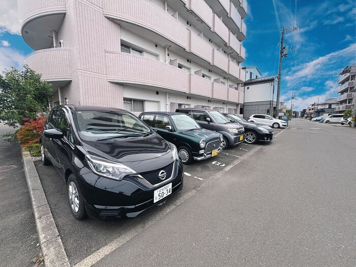 物件外観写真2　(駐車場)