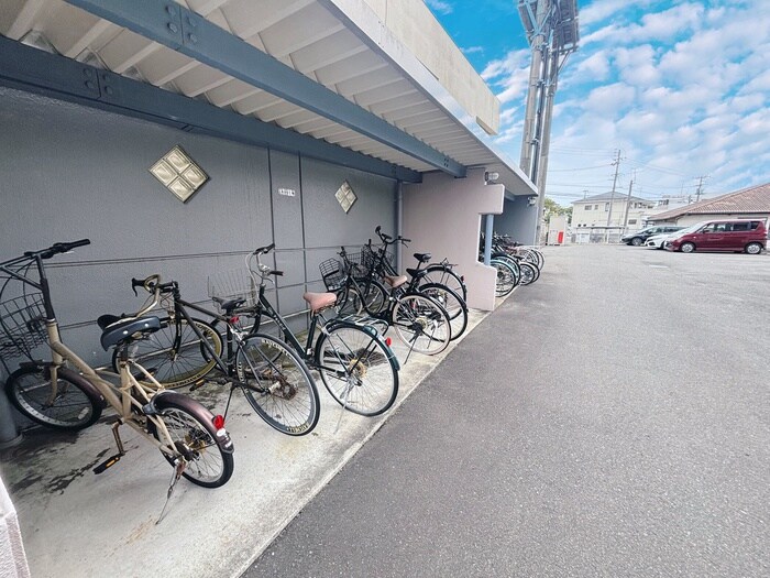 物件外観写真3　(駐輪場)