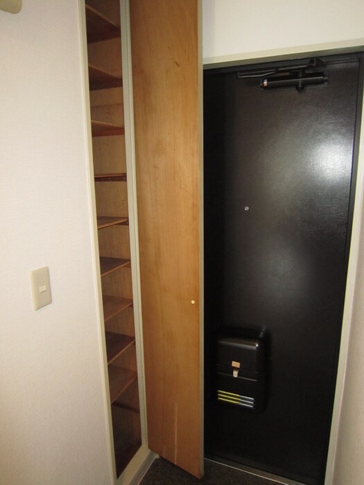 物件内観写真12　(玄関)