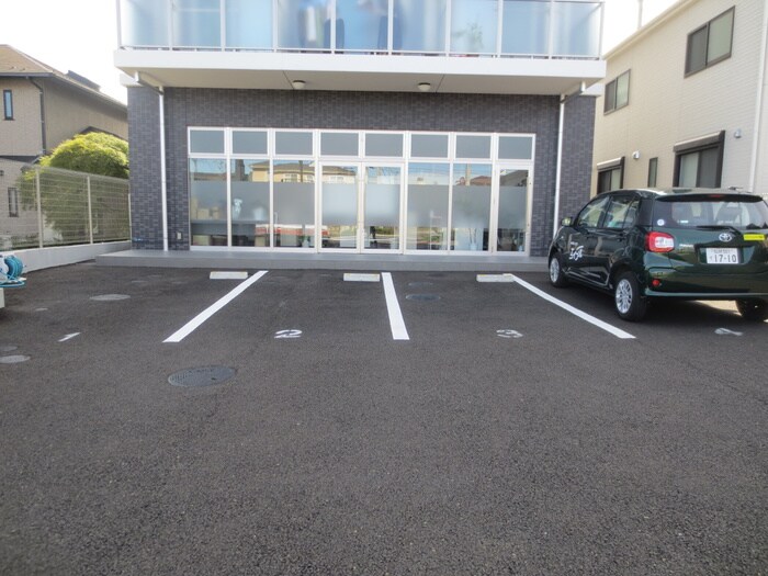 物件外観写真6　(駐車場)