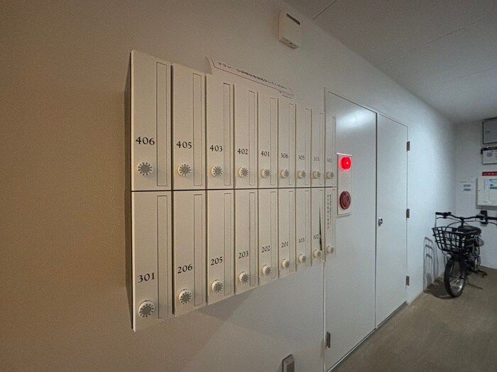 物件外観写真6　(エントランス部分)