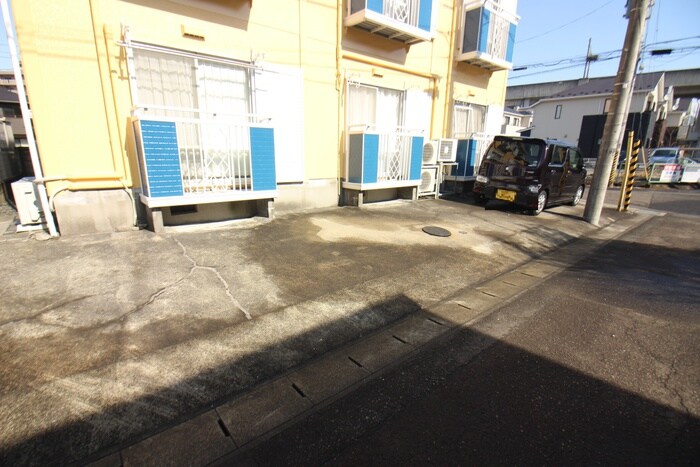 物件外観写真4　(駐車場)