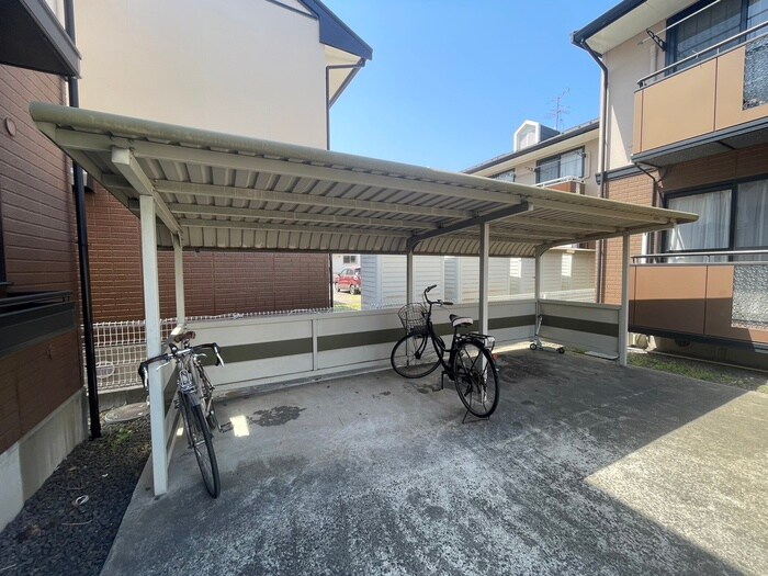 物件外観写真4　(駐輪場)