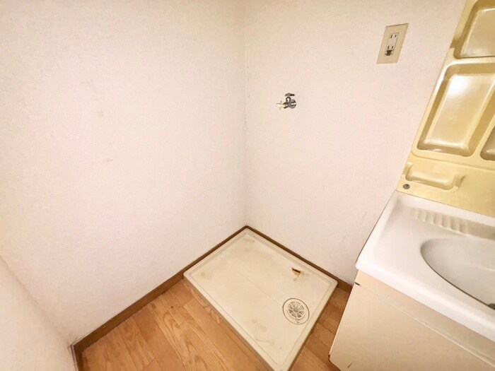 物件内観写真15　(洗濯機置場)