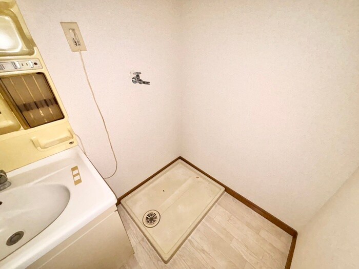 物件内観写真15　(洗濯機置場)