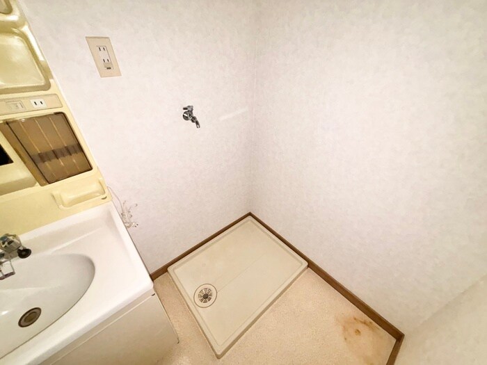 物件内観写真15　(洗濯機置場)