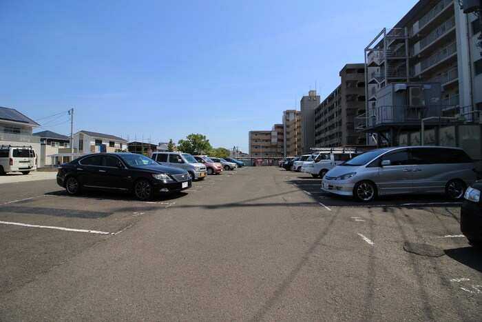 物件外観写真3　(駐車場)