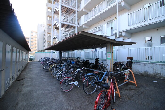 物件外観写真4　(駐輪場)