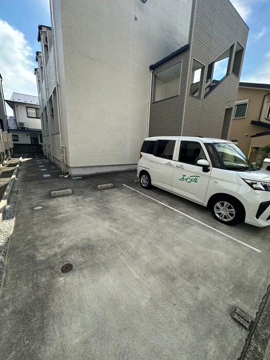 物件外観写真3　(駐車場)