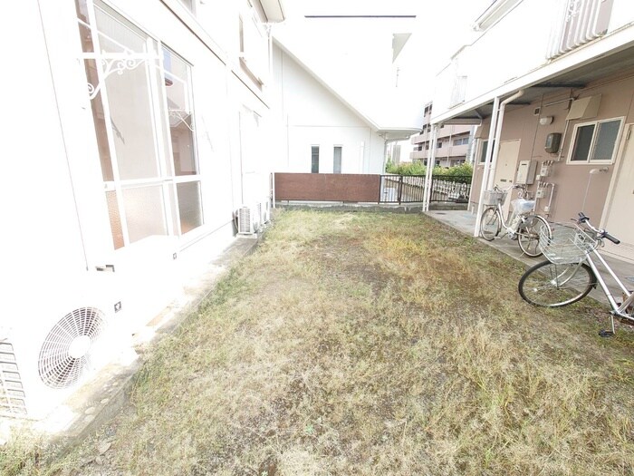 物件外観写真5　(駐輪場)