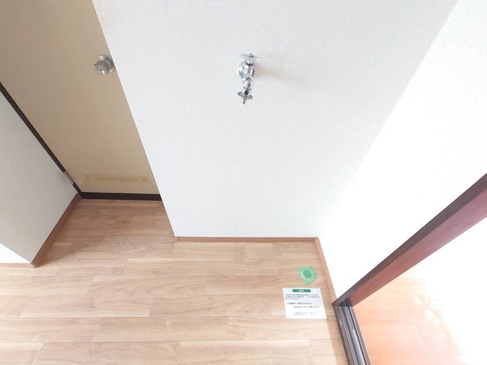 物件内観写真16　(洗濯機置場)
